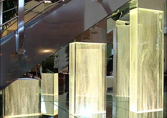 Perspex bubbling water columns